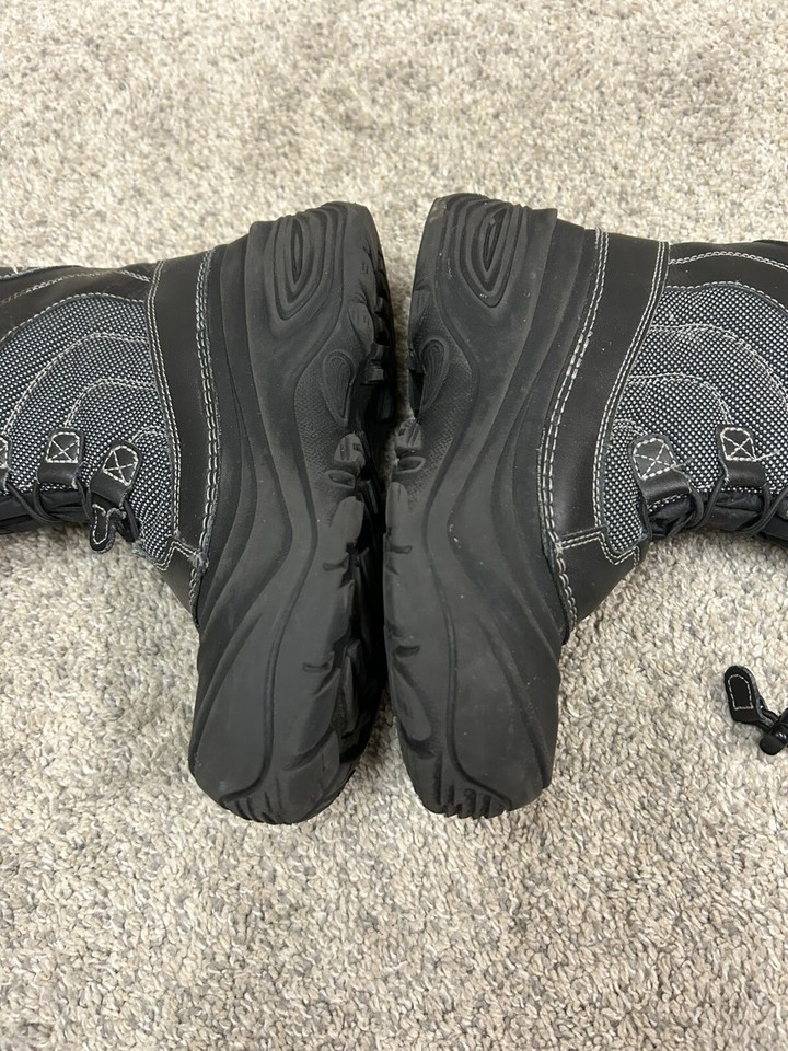 The North Face Alpenglow IV 4 Boys Size 4 Black Winter Snow Boots