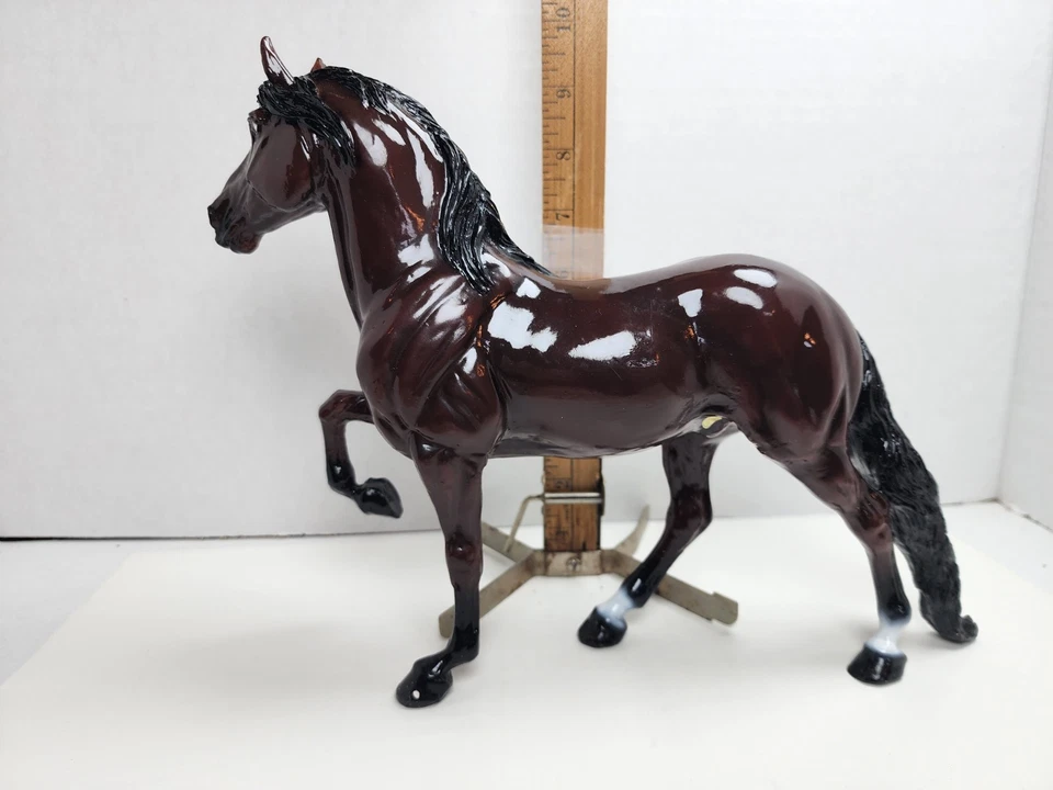 Black Horse Ranch Collection - Peruvian Paso Bay - Resin/Porcelain - Image 3 of 4