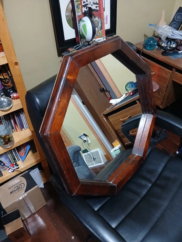 Espejo octogonal vintage con marco de madera de 22" colgante Foto 2 de 4