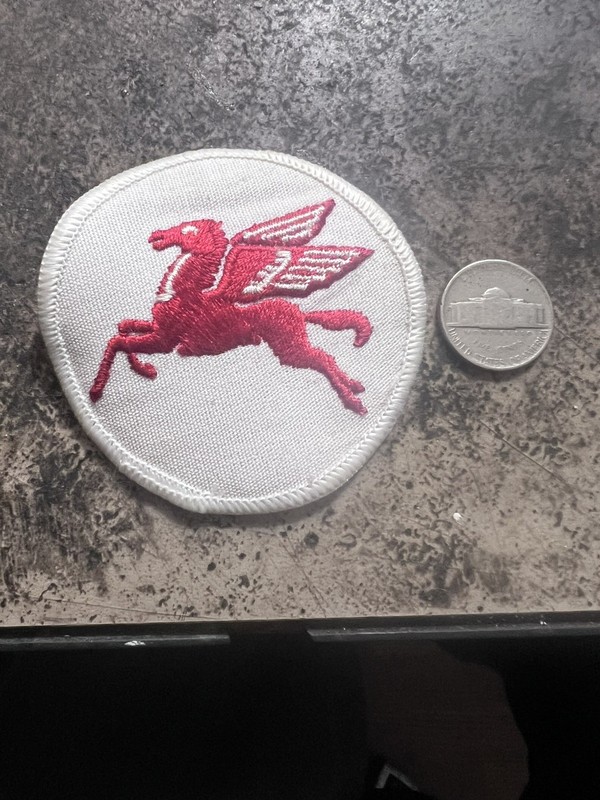 Vintage MOBIL PEGASUS Patch - UNUSED left facing