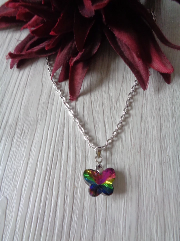 Einfache silberne Gliederkette  Schmetterlinganhänger  bunt