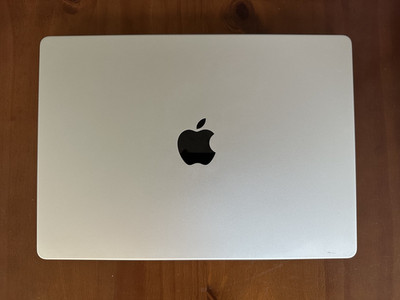 Apple MacBook Pro 14 Inch Late 2024 M4 Max 16 Core 40 Core GPU 64GB 1TB Silver