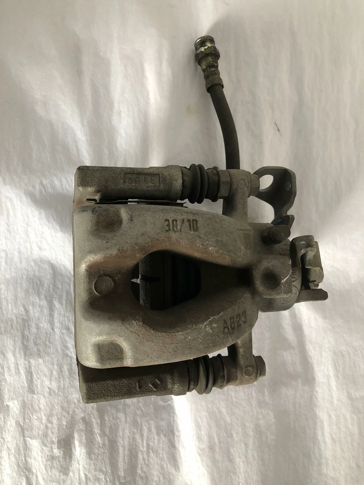 Pinza de disco de freno delantera Fiat 500 2014 1,4 L A/T lado del conductor izquierdo LH G Foto 3 de 4