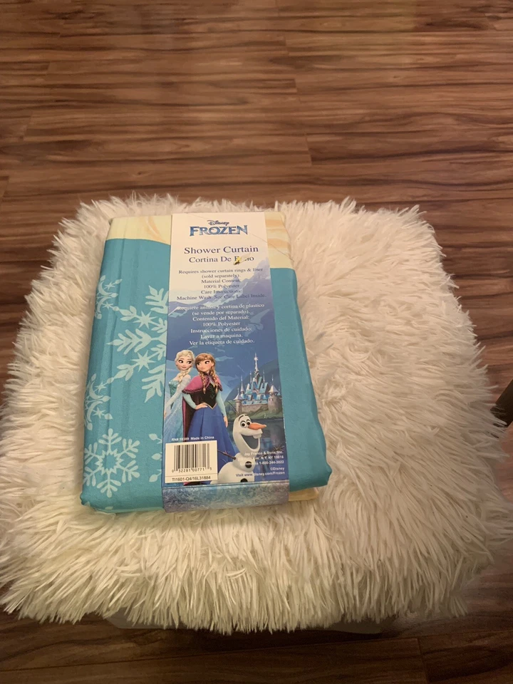 全新 Disney Frozen Fabric 淋浴帘 Elsa Anna Olaf 72 x 72" 100% 聚酯纤维 — 第 2/4 张图片