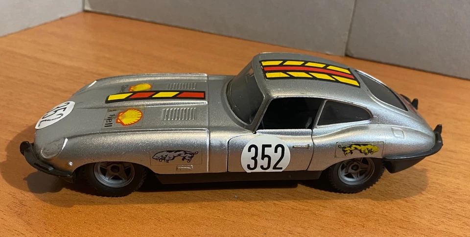 POLISTIL 1/25 - Ref: SN02 - JAGUAR XK-E - DA RECUPERO O RICAMBI - NO BURAGO - Immagine 2 di 4