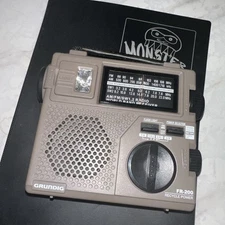 Grunding FR200 AM/FM/SW Emergency Radio Hand Crank w/carrying Case