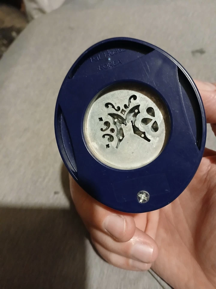 Fiskars Craft Paper Hole Punch Romantique Lace Corner Trim 3 in 1 Romantic Edge - Image 2 of 4