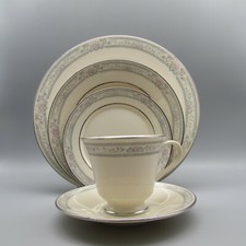 Lenox Fine China - CHARLESTON - Service for Four - 20pc Set (Wreath)