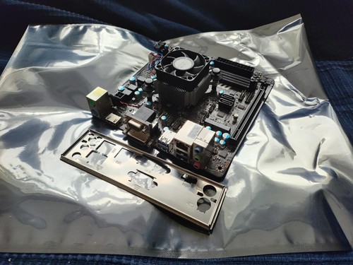 MSI AM1I Socket AM1 DDR3 Mini-ITX Motherboard With I/O Shield + CPU ATHLON 5350 - Bild 6 von 6