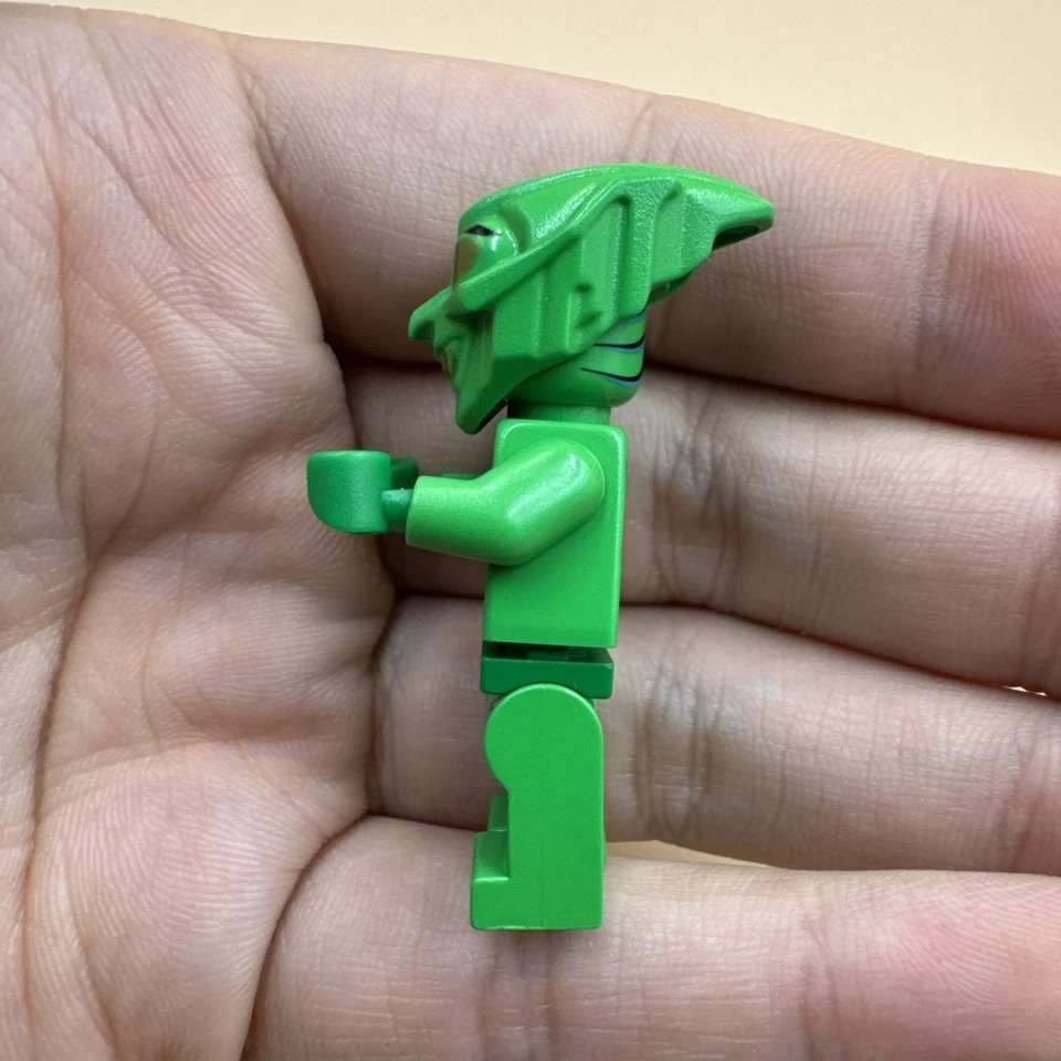 LEGO Spider-man 4851 Green Goblin Minifigure SPD006: Green Goblin 2, Gold Eyes - Image 4 of 4