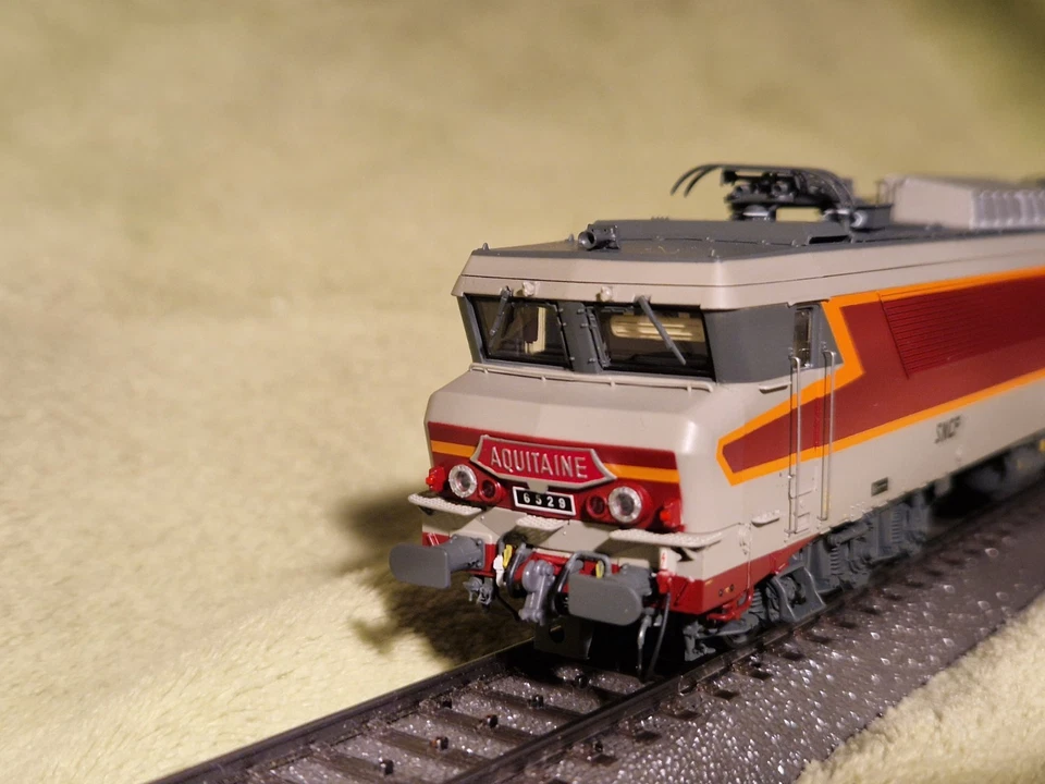 LS Models 11502S SNCF TEE Aquitaine Lok CC 6529 und Wagen 9 tlg. AC Sound Licht - Bild 4 von 4