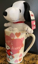 Peanuts Snoopy Plush in Ceramic Mug 13.5 fl oz Hugs, Kisses & Hearts, BRAND NEW!