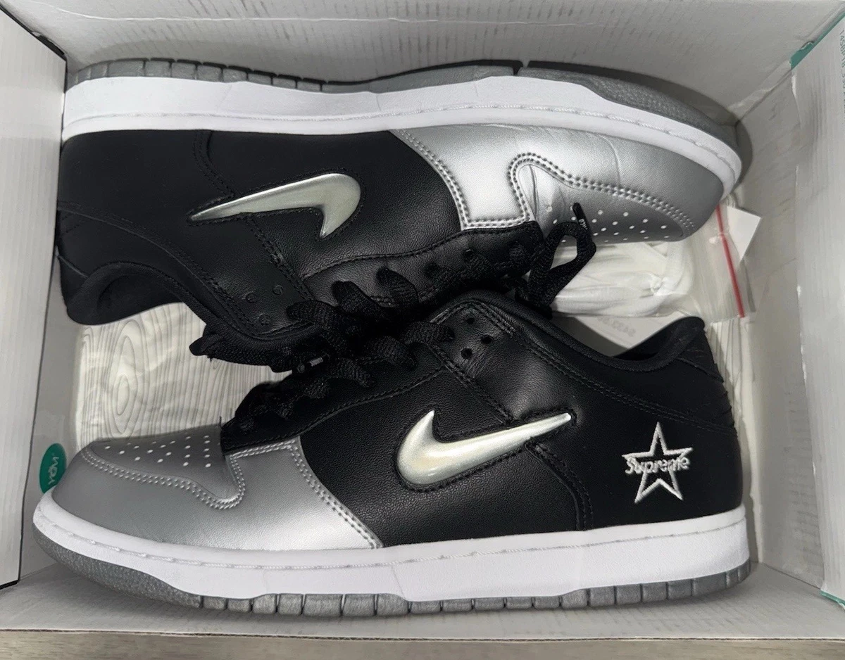 Preços baixos em Nike Supreme x Dunk SB QS Low Metallic Silver | eBay