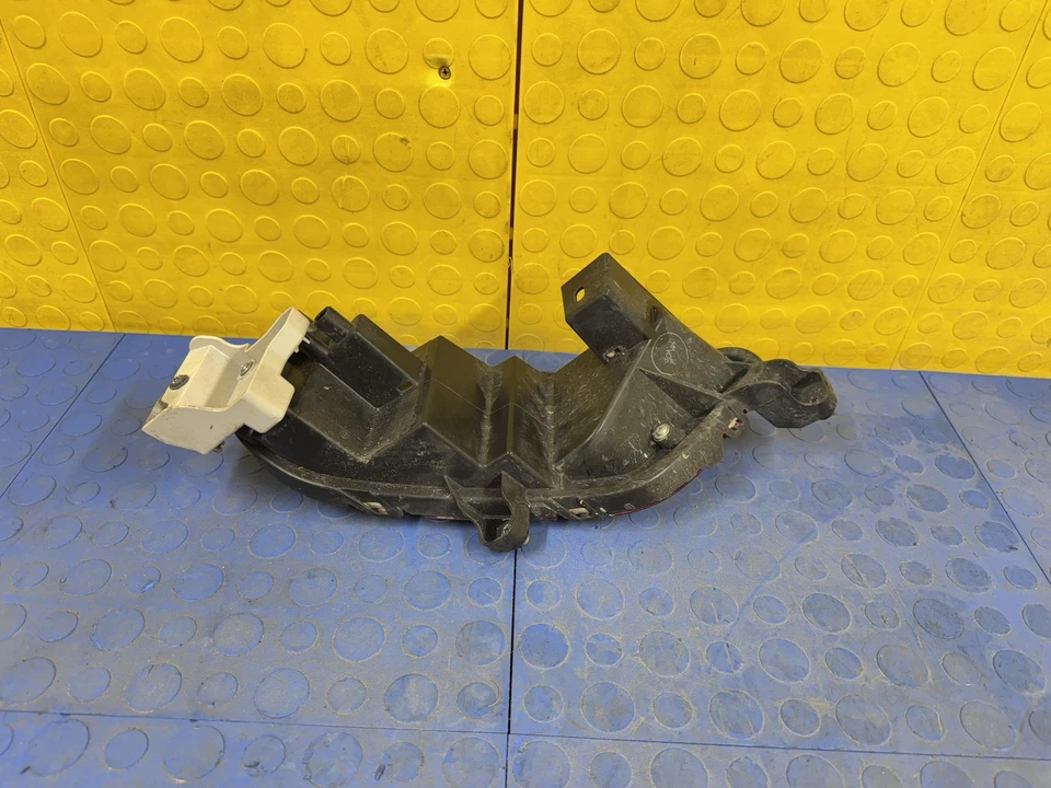 2017-2021 Mazda CX-5 Rear Reflector Right Side Passenger Side RH OEM KB8A515L0C - Изображение 3 из 4