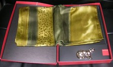 Scarf and Scarf Cat Brooch Mixed Green Blend in box