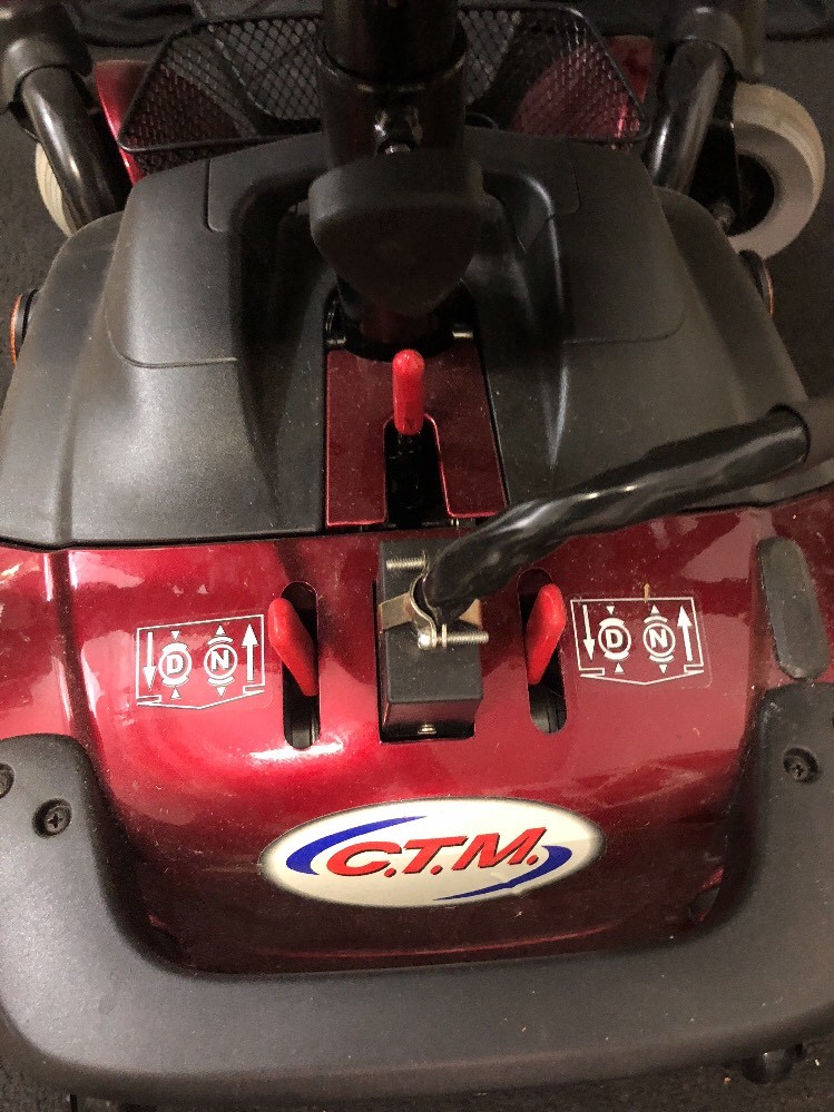 CTM Portable Motorized Wheelchair HS1500 w/Charger For Parts or Repair