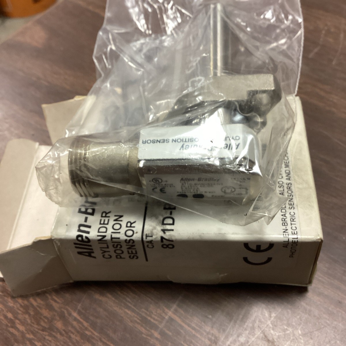 NEW 871D-BW2N524-N3 ALLEN BRADLEY CYLINDER POSITION SENSOR