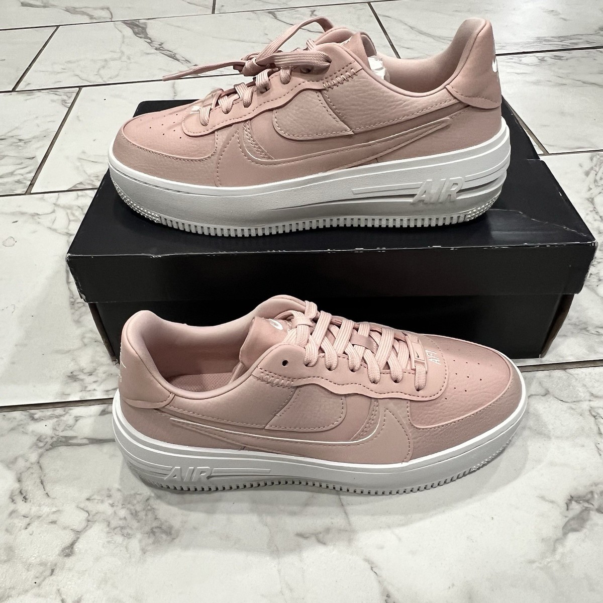 Size 8.5 Women's Nike Air Force 1 PLT.AF.ORM Platform Sneakers