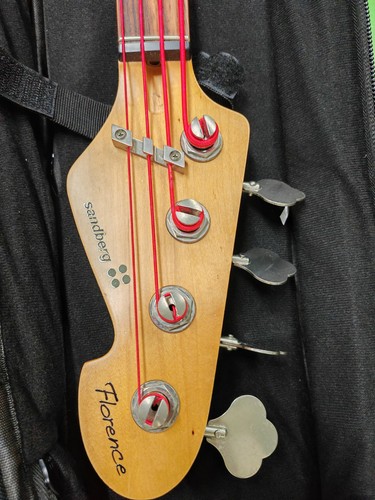 Bajo eléctrico Sandberg Florence 30" Shortcale Mensur, Soft Aged Rubyred como nuevo - Imagen 3 de 9