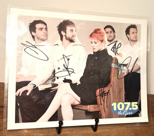 PARAMORE Band SIGNED & Laminated Photo Hayley Williams - Afbeelding 1 van 5