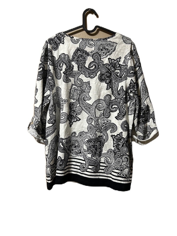 Chicos Zenergy Top Size 3/16 White Black Paisley Floral Stripe 3/4