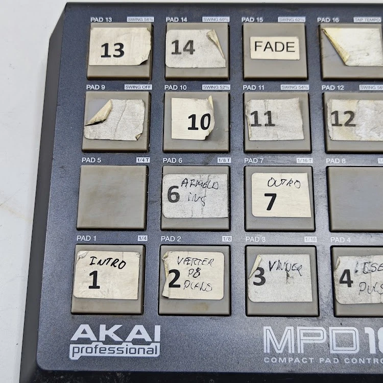 Akai MPD18 Kompakter Pad Controller - Funktioniert, Gebrauchsspuren - Bild 3 von 4