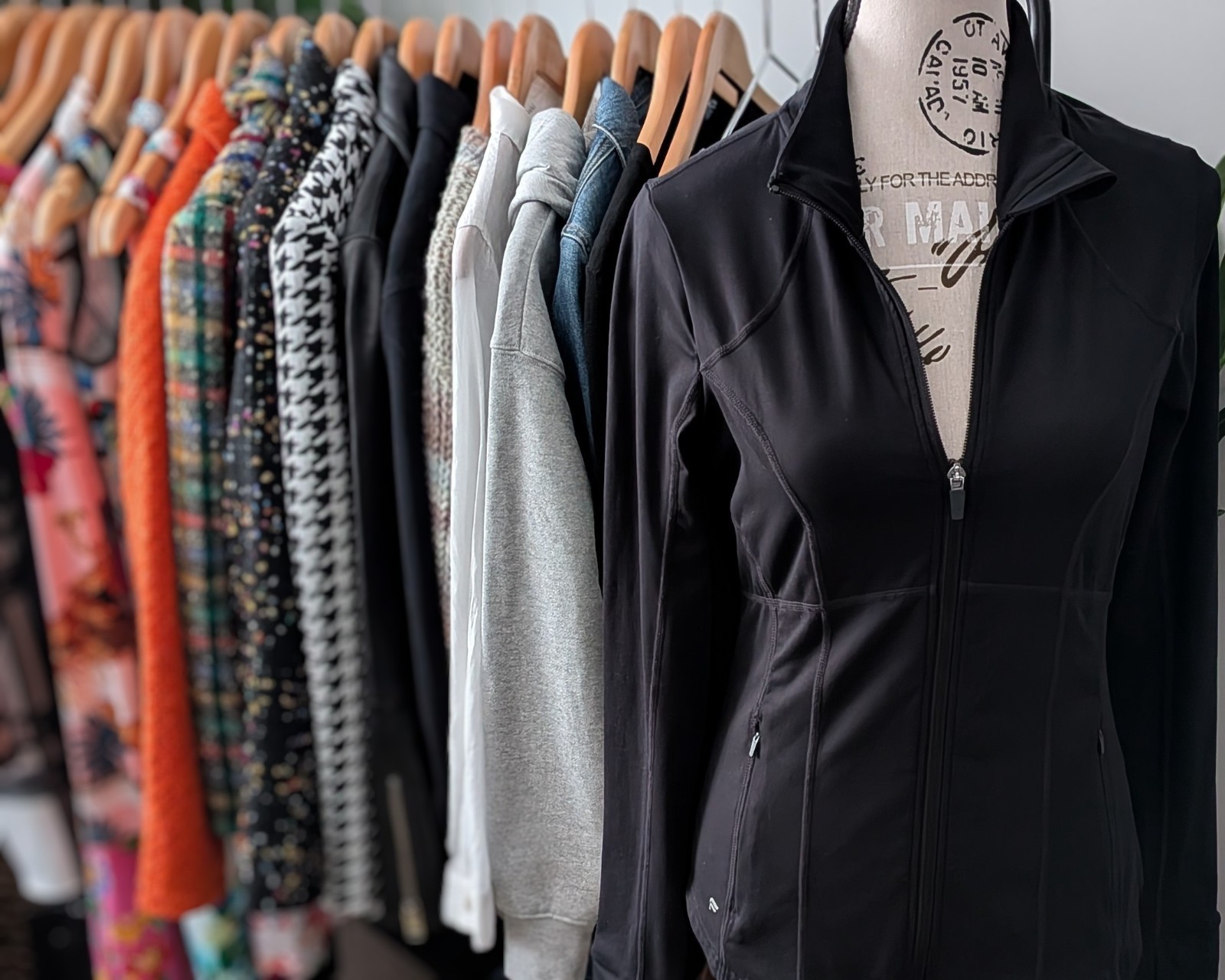 ​Fabletics Perfect Storm Train Jacket Black Zip A… - image 2