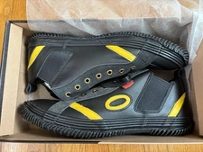 Spingle Move Umbreon Sneakers Size 27.5 cm - Brand New