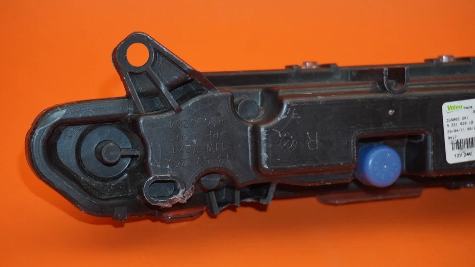 MERCEDES BENZ S550 FOG LIGHT RIGHT PASSENGER 2010 2011 2012 2013 LED A2218201856 - Image 4 of 4