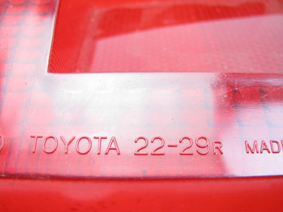 Nuevo de Lote Antiguo Toyota Corona 1971-1972 sedán de 4 puertas lado derecho luz trasera lámpara lente JDM Foto 4 de 4