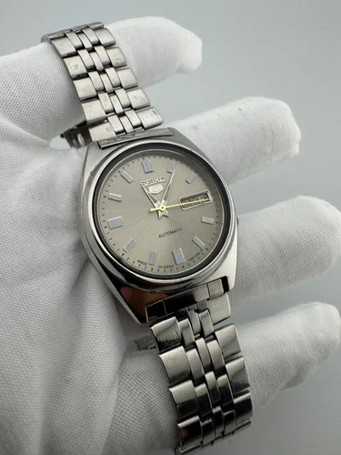 Vintage Seiko 5  Automatic Authentic Japan Made Men's Wrist Watch