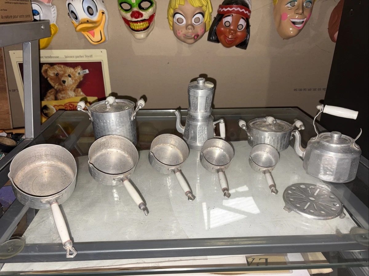 Cuisinière dinette années 60 vintage, tôle, jouet ancien de
