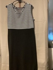 Women’s Short Sleeve Black And White Striped Knit Dress Knee Length SZ Medium