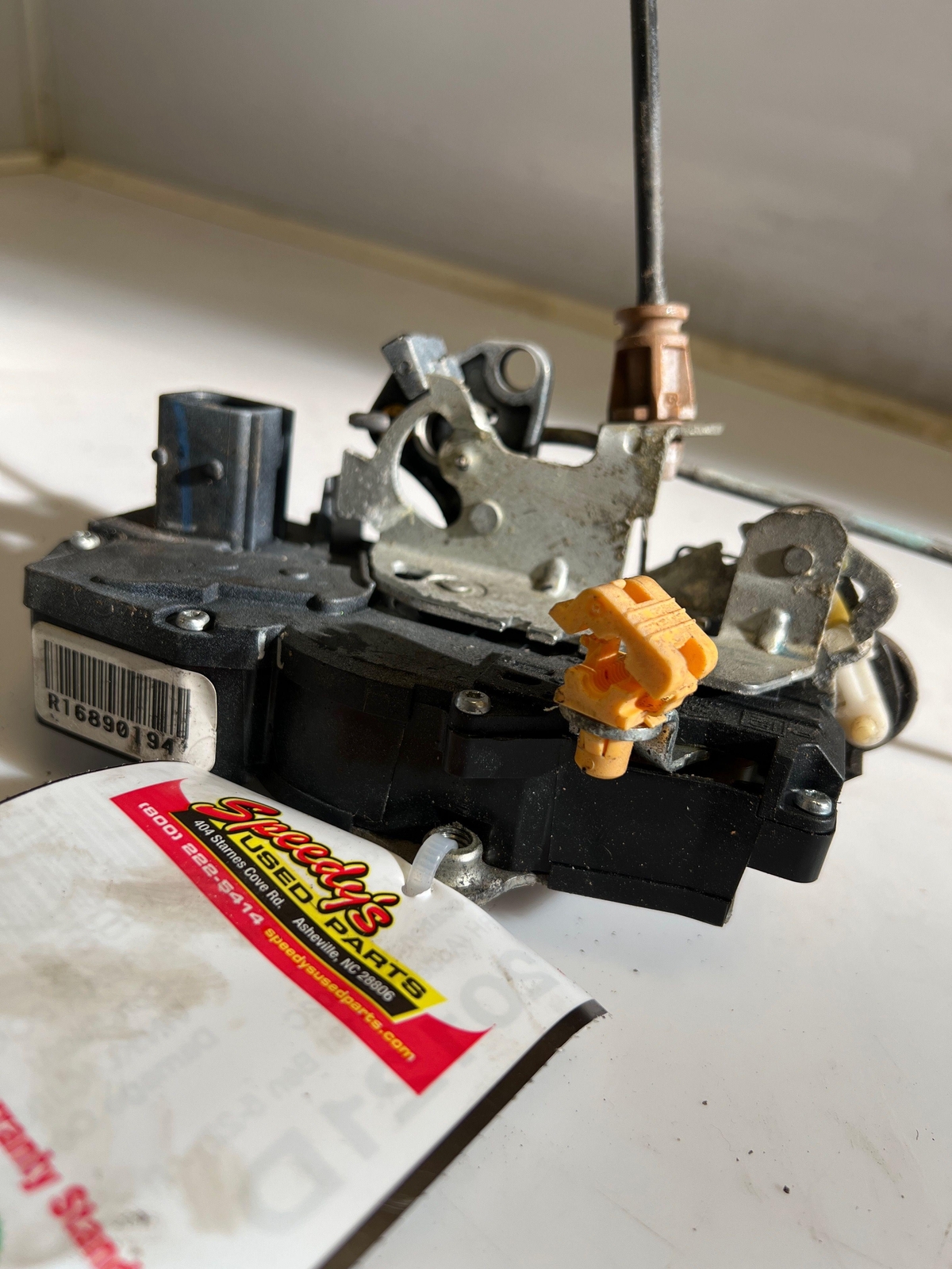 2006 10 Buick Lucerne Rear Door Latch RH Passenger Side OEM 20790498