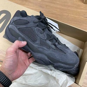triple black yeezy 500