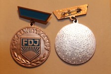 29350 FDJ Medal Pin Pakal Competition In Bronze GDR
