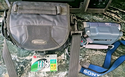 SONY CCD-TRV328 HANDYCAM HI-8 ANALOG CAMCORDER + CASE + BATTERY + TAPE!!!