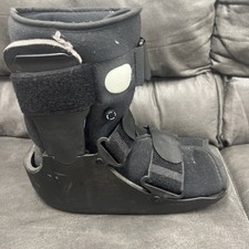 Air Walking Boot with Adjustable Air Cushion, Lightweight and Anti-Slip Sole L