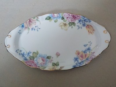 ROYAL ALBERT BEATRICE MUSTER OVALES TABLETT KEKSPLATTE 26 CM (A/C6)