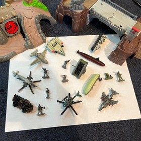 Micro Machines Military Lot. Viper Canyon & Thunder Crossing + 17 Loose Forces