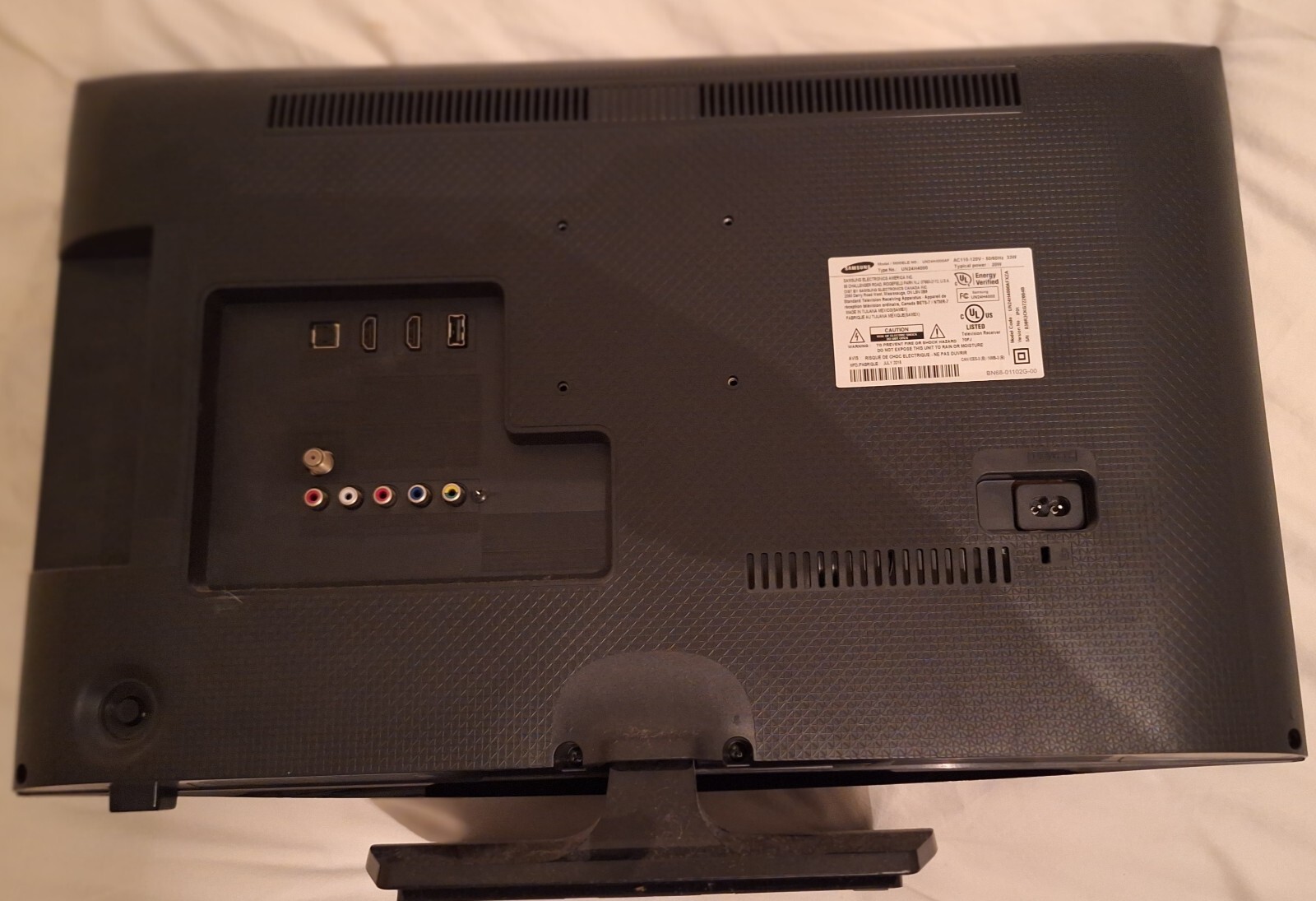 Samsung 22in Smart LED TV Model UN24H4000 + Rocketfish Antenna