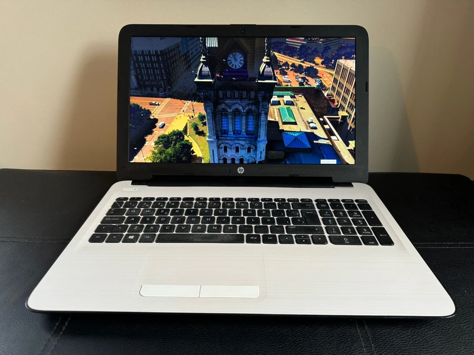 HP 15-AY073NS - INTEL i3@2.00GHz - 250GB SSD - 12GB RAM - WINDOWS 10 - Image 3 of 4