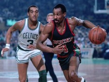 Sidney Moncrief of the Milwaukee Bucks 8x10 Picture Celebrity Print