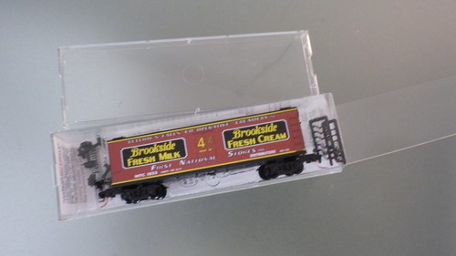N-Micro-Train Holz Werbetafel Kühlwagen Blasebalg Falls Brookside creme in Box neu