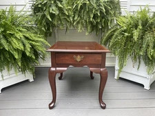 VTG BROYHILL CHERRY WOOD CABRIOLET QUEEN ANNE END SIDE TABLE NIGHTSTAND W DRAWER