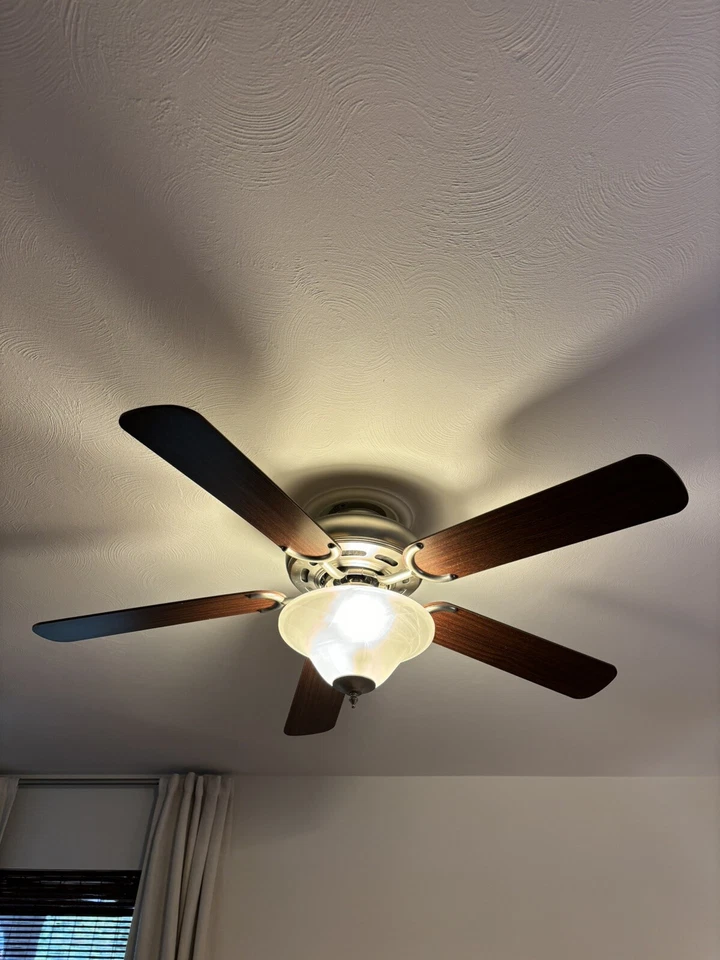 "Ventilador de techo Harbor Breeze bronce/ceniza 52"" 2 luces TDCVIII52BP5KLLRC usado funciona" Foto 2 de 4