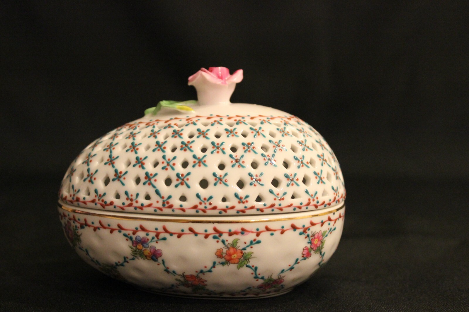 Vintage Porcelain Dresser Box with Hand-Enameled Roses Finial 5 Inch-image
