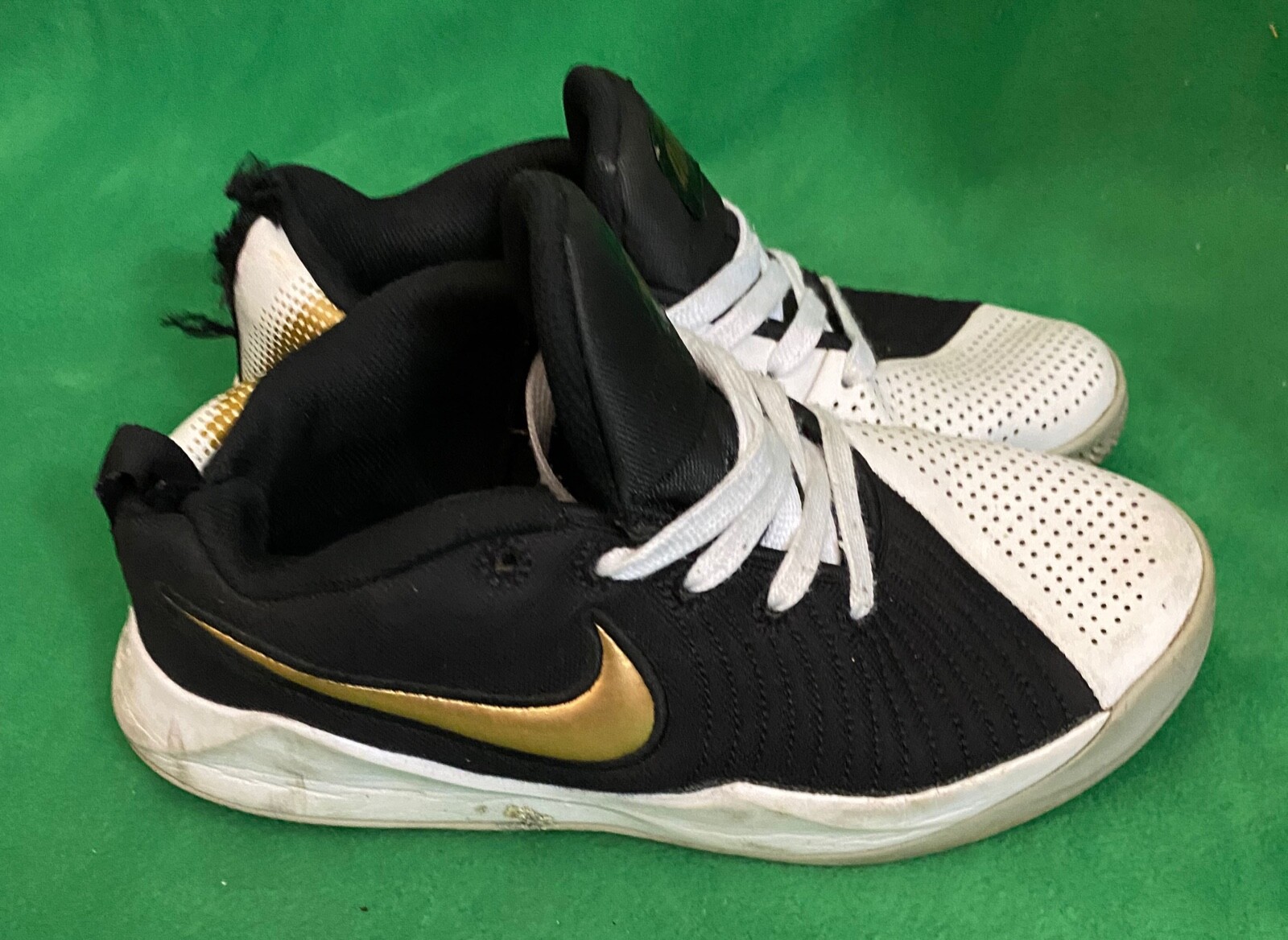 Nike Team Hustle Quick 2 AT5298-010 Shoes Size Youth 5.5 | eBay