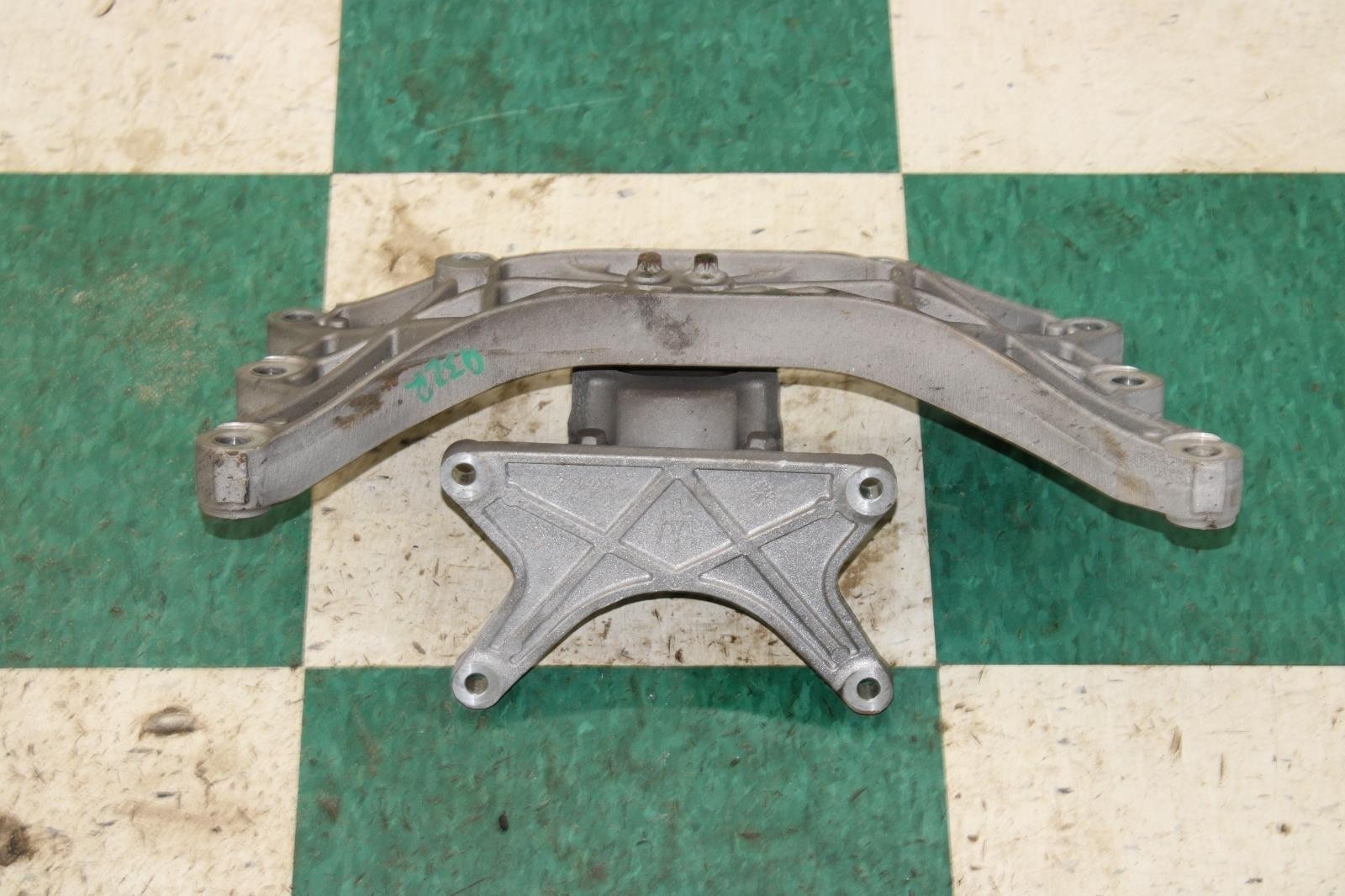 Maserati Ghibli 2014-2017 Motor support