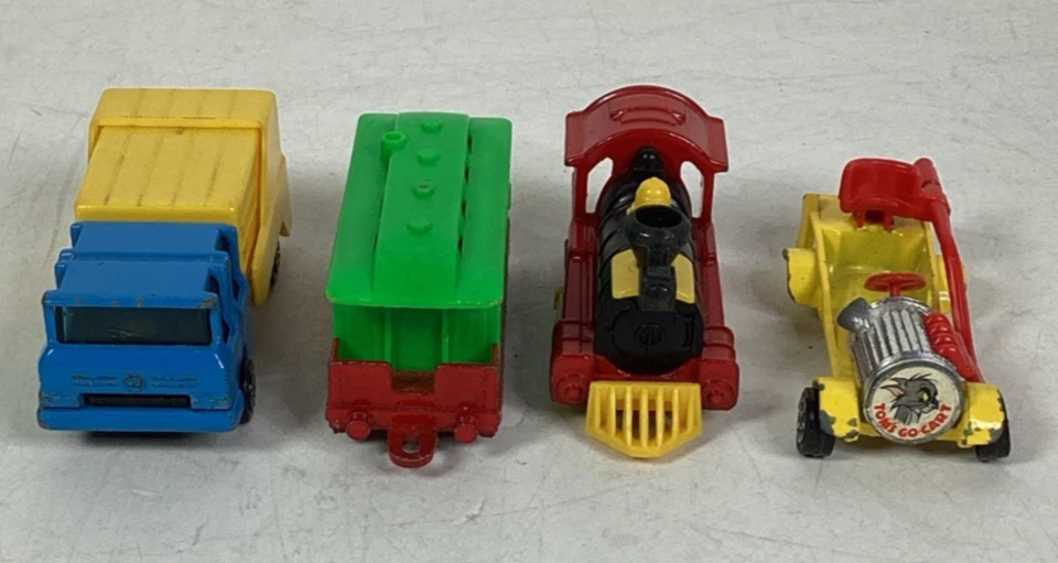 Lot Of (4) Vintage Corgi Buffalo Bill's Circus Train Tom's Go Cart Garbage - Image 2 of 4
